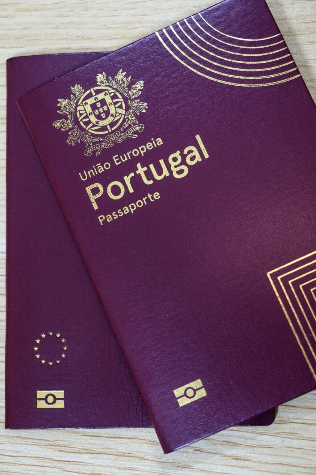 travel with expired passport portugal