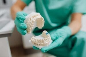 תביעה נגד רופא שיניים (מידע משפטי מפי עו״ד מומחית לדיני נזיקין)