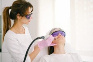 טיפולי הצערת עור הפנים - תביעה בגין נזק קוסמטי (מידע משפטי)